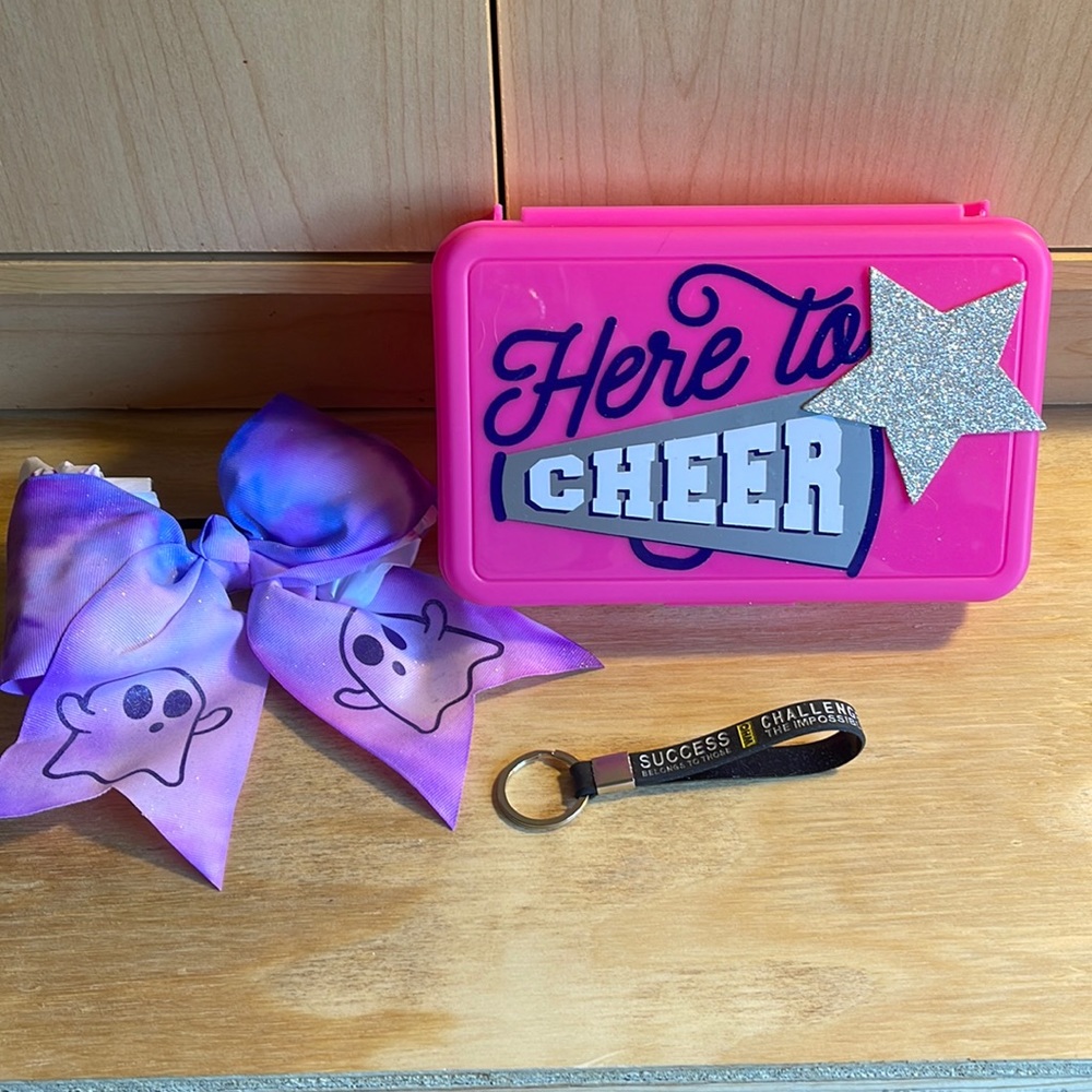 Bow box. With bow and key chain.